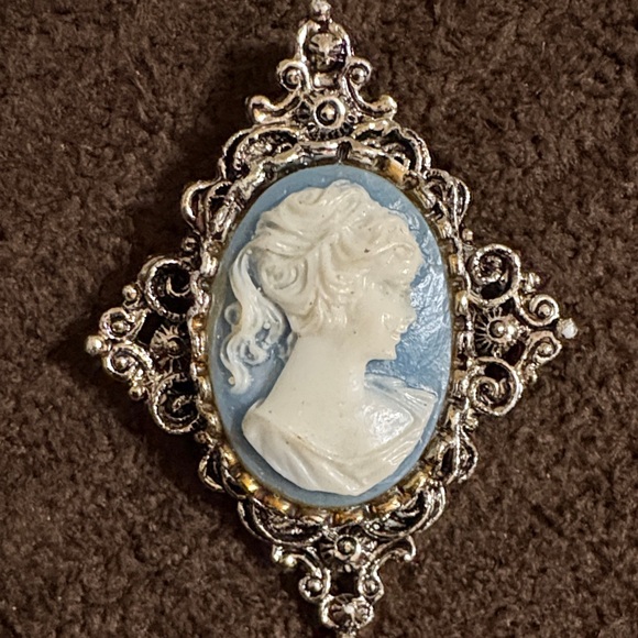 Vintage Gerry Cameo Brooch/pendant - Picture 1 of 3